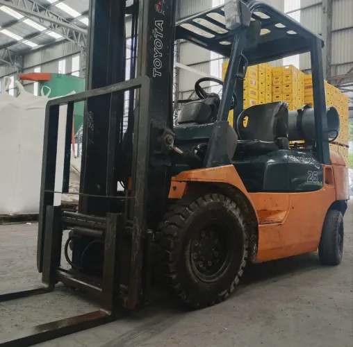 Empilhadeira automática TOYOTA