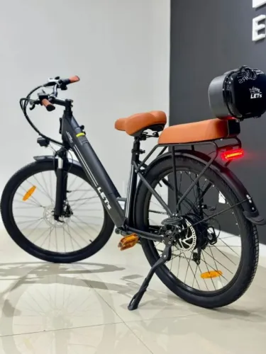 Bicicleta elétrica usada em bom estado