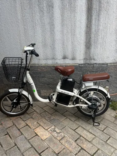 Bicicleta elétrica LEV, bateria de lítio removível, pouco uso
