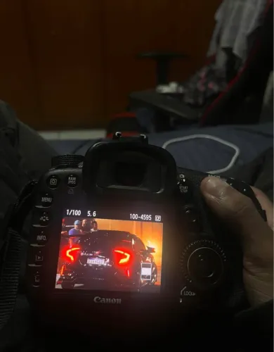 Canon 7D + lente 18-135mm