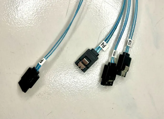 Cabo mini-SAS SFF-8087 para 2x ou 4x SATA