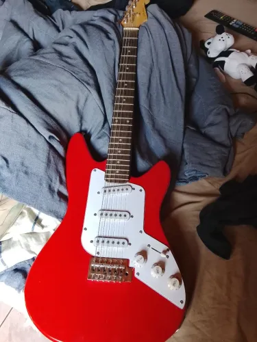 Guitarra Vermelha e Acessórios