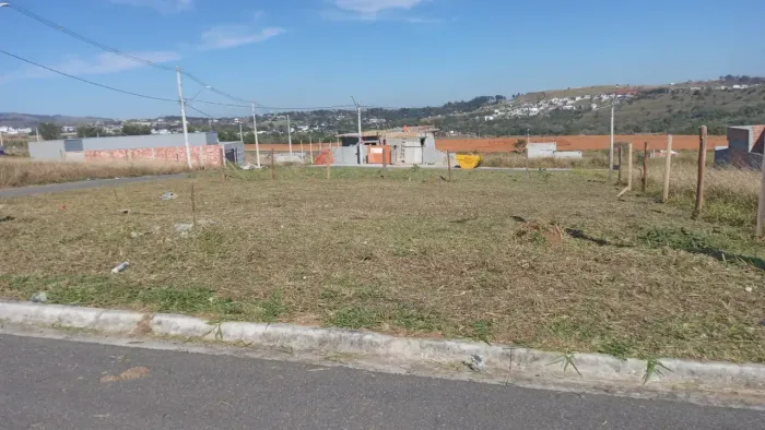 Terreno com 428m² com boa topografia no Loteamento Alto da Mata!!