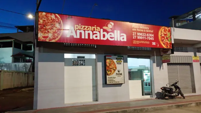 Pizzaria com forno a lenha