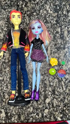 Boneca Abbey e Heath burns