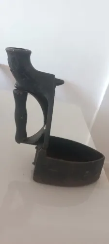 Ferro antigo a brasa