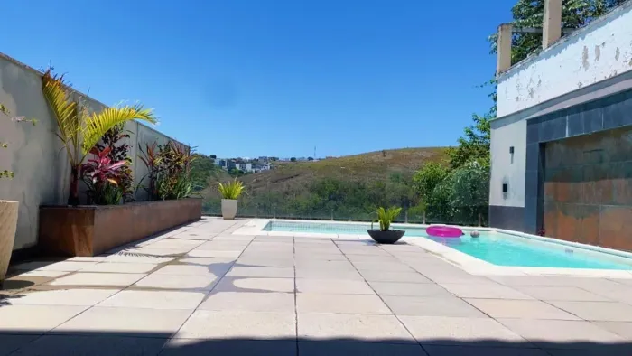 Excelente casa com piscina