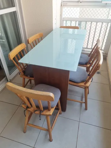 Jogo mesa com 6 cadeiras