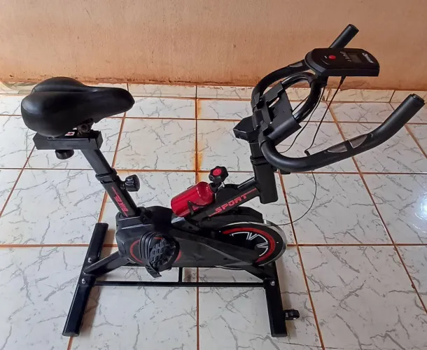 Bicicleta ergométrica profissional.