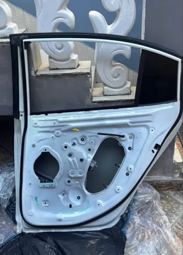  Porta Traseira de Onix plus modelo 2024 ano de fabricação 2023.