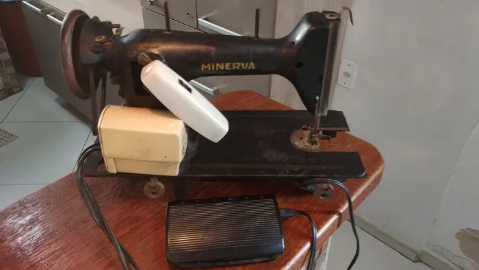 Máquina de costura Minerva