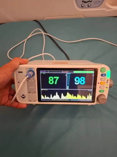 Oxímetro de Pulso de Mesa VS2000E
