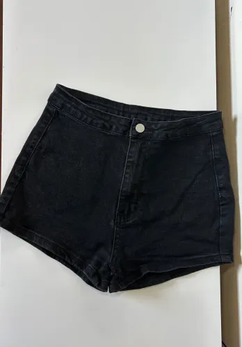 Short jeans preto