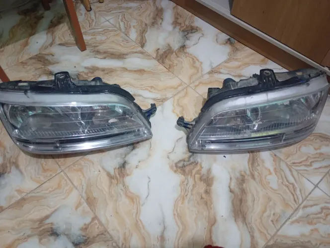 Farol Fiat idea