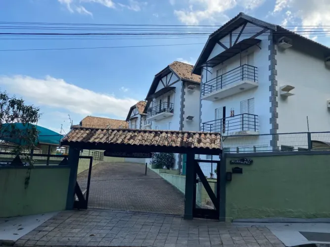 Apartamento de três quartos em condomínio com piscina em Águas de São Pedro