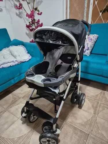Carrinho de bebê e bebê conforto (Chicco)