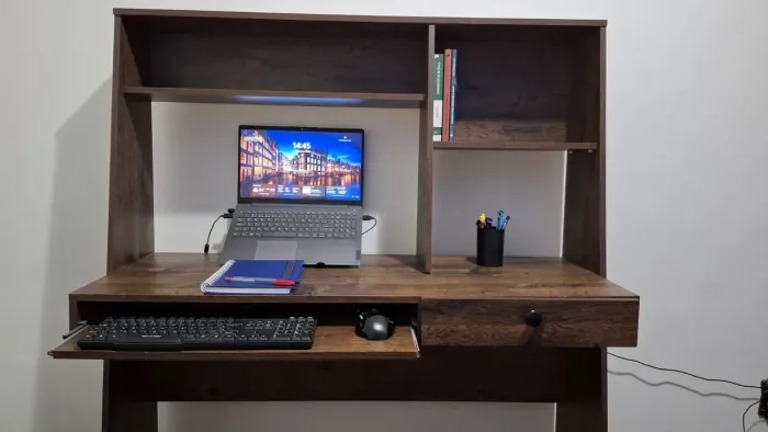 Escrivaninha - mesa para computador (em ótimo estado)