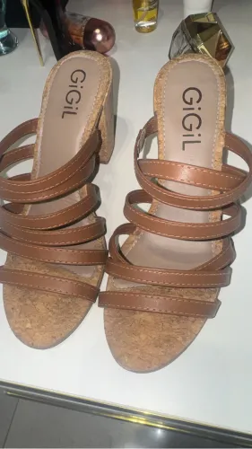 SAPATOS DIVERSOS  35