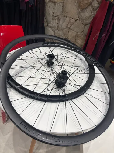 Aro Bontrager aeolus elite 35mm 24F