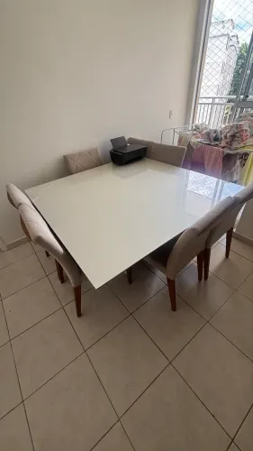 Mesa de vidro quadrada c/ 8 cadeiras