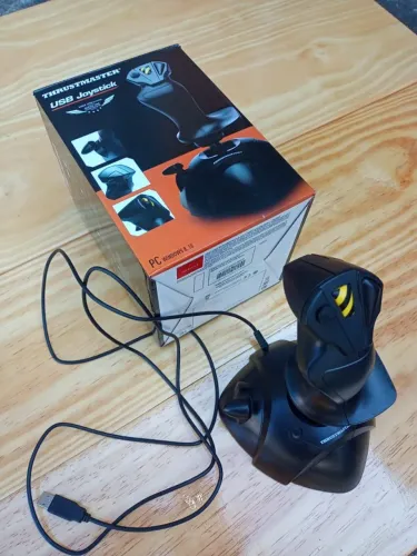 Thrustmaster USB JOYSTICK ( MANCHE PARA SIMULADOR DE VOO)