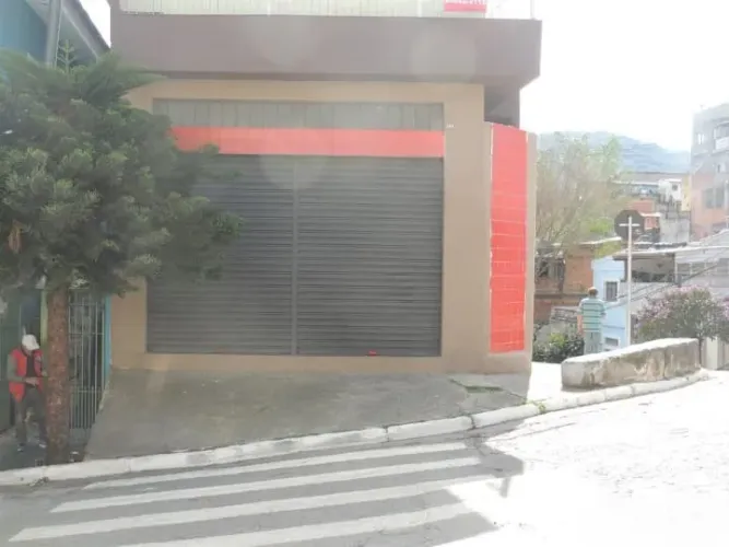 Loja na Rua Adolfo Lazzari, 360 130 m²