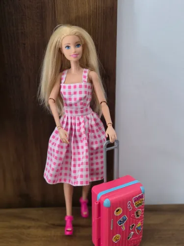 Barbie fashionista Mattel com roupas e acessórios originais