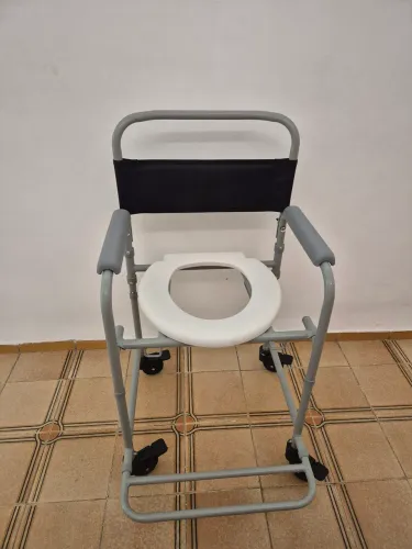 Cadeira higiênica nova