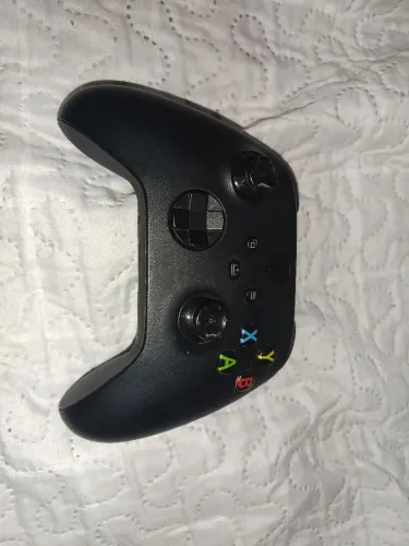 Controle Sem Fio Xbox (Modelo 1914) na cor Carbon Black