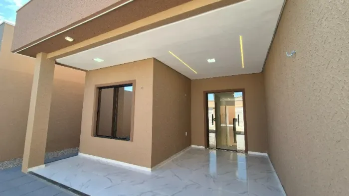 VENDO CASA PERTO DA PRAIA EM AQUIRAZ COM 2 QUARTOS 
