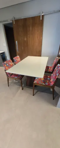 Mesa de Jantar com 4 cadeiras