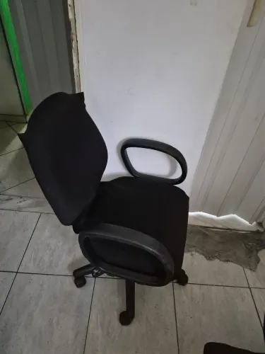 Cadeira de escritorio com regulagem de altura