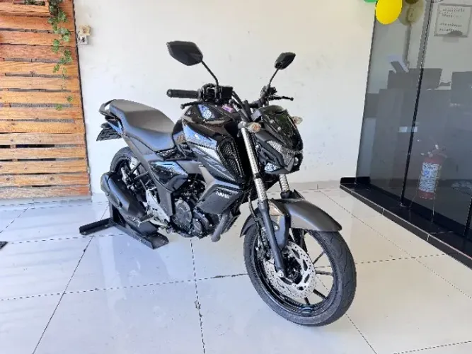 YAMAHA FAZER FZ15 2024 PRETA COM APENAS 8.000 KM!!!