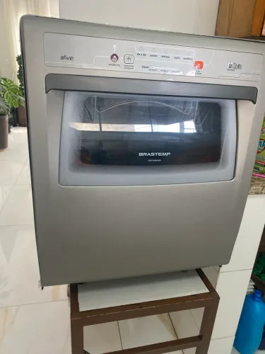 Lava-Louças Brastemp 8 Serviços (BLF08) é um modelo compacto