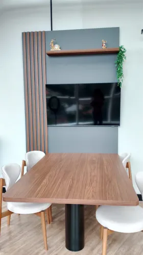 Painel com mesa 