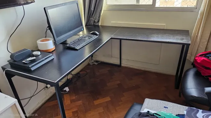 Mesa escritório em L medindo 150x150