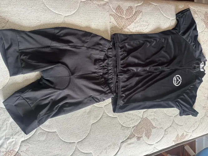 Roupas de Ciclismo Black Mountain - 2 Kits + Camisa Extra