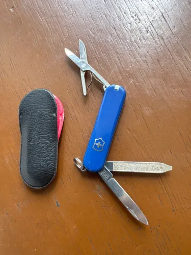 Canivete Suíço Victorinox Classic SD Azul Original - Com Capinha e Acessórios