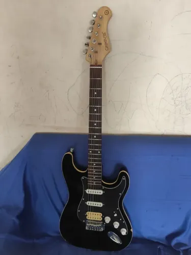 Vendo Guitarra Groovin com humbucker Somente interessados chamar 