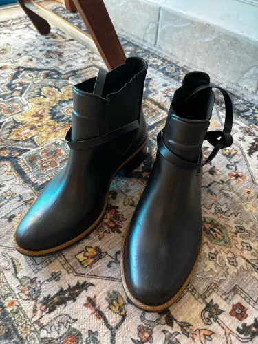 Bota galocha Colcci modelo Chelsea