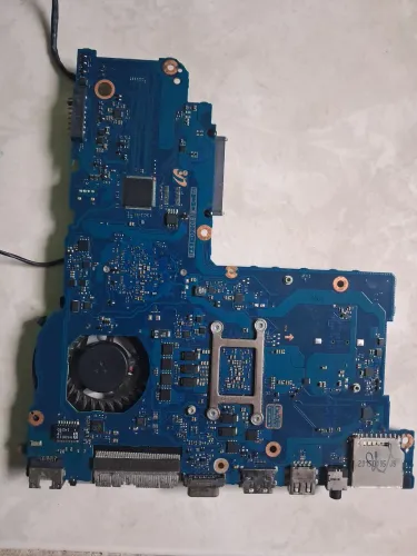 Placa Mãe Notebook Samsung BA41-02308A GCE Com Defeito - Liga Não Inicia