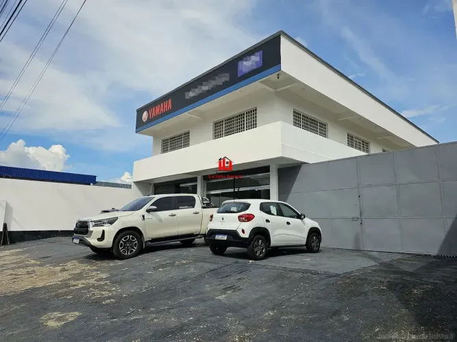 Prédio Comercial pra Locação na Av. Constantino Nery 827m² Subsolo com vagas, banheiro e s