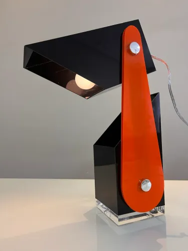 Luminária de mesa em acrílico
