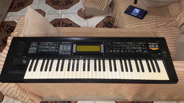 piano roland GW-8 workstation