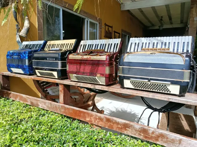 ACORDEON SCANDALLI ITÁLIA 80 BAIXOS LINDA DEMAIS