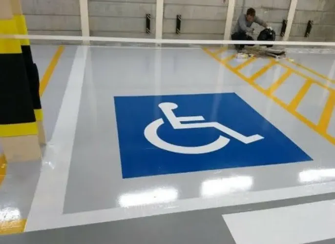 Pintura de piso epóxi profissional.