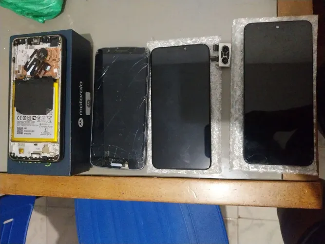 Lote com tela de iPhone 11, tela note 12...