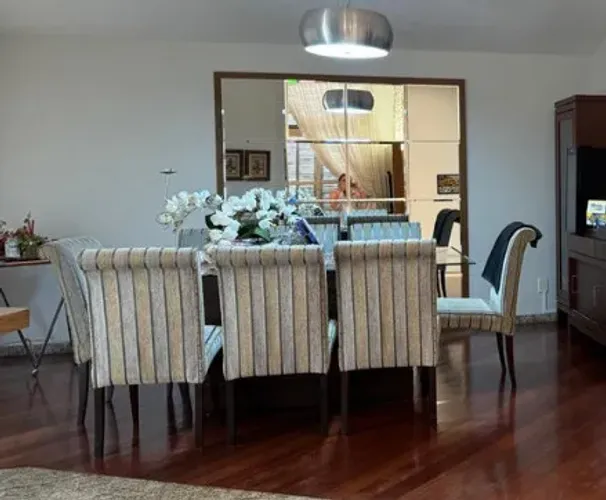 CONJUNTO DE JANTAR - mesa e cadeiras