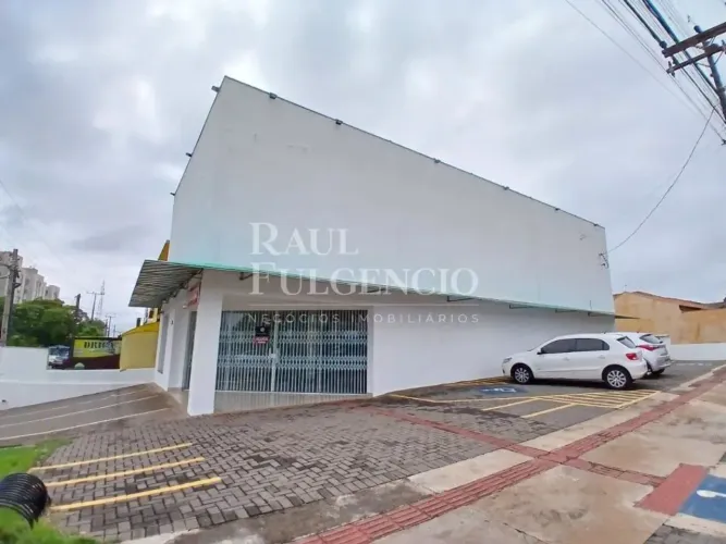 Loja para alugar na Avenida São João.