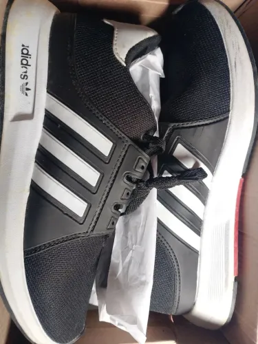 Sapato Adidas tamanho 42